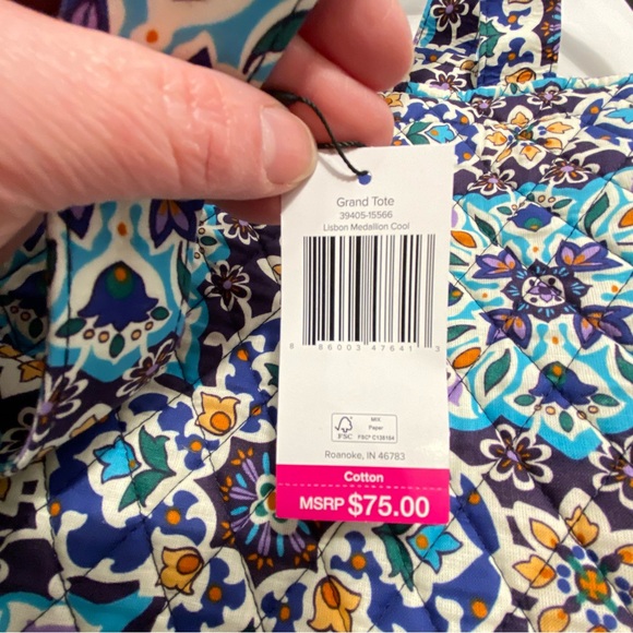 Vera Bradley Grand Tote. NWT Lisbon Medallion Cool - Picture 12 of 13